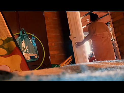 ❤️ 我的叔叔跟着我进了浴室，他在我洗澡的时候干了我。 ❤❌ 自制毛片❤